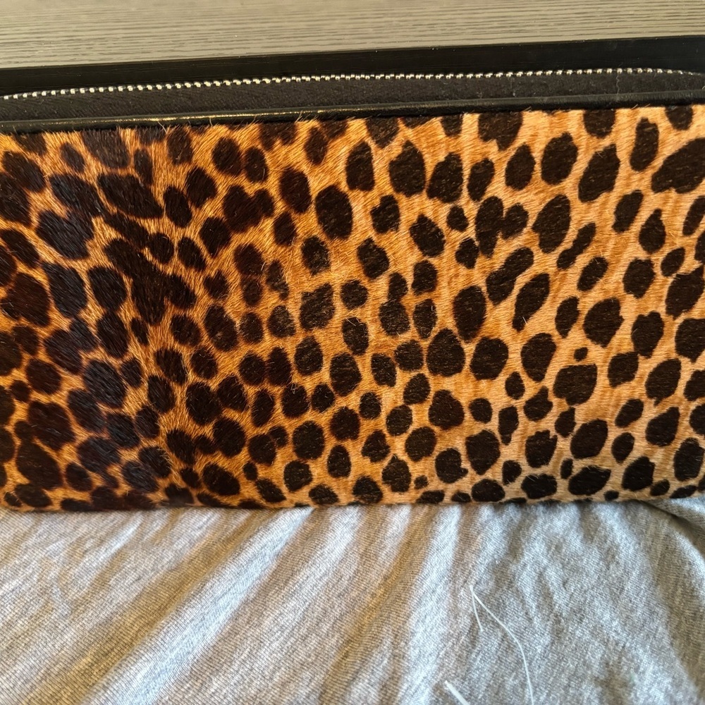 Authentic Rare Dolce & Gabbana leopard-print calf hair zip wallet-Excellent - Picture 2 of 7